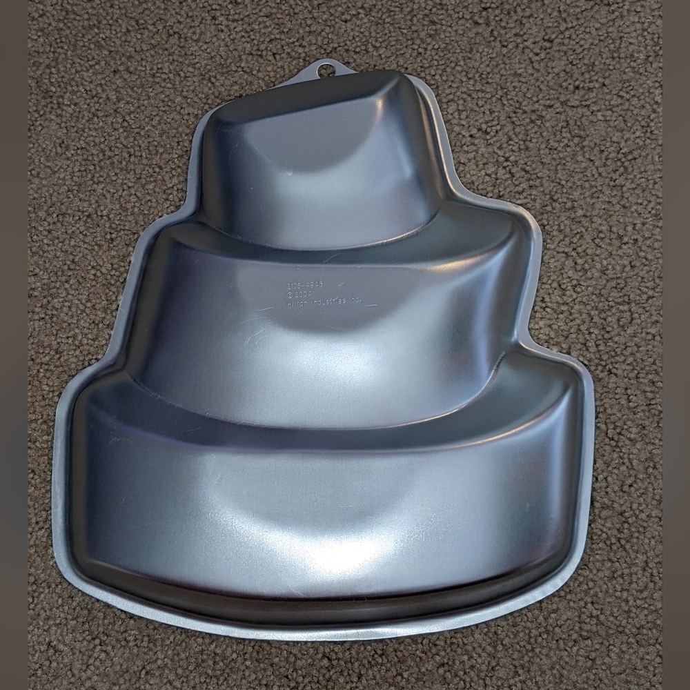 - NWOT Wilton Topsy Turvy cake pan 10 3/4” x 11 3/4”